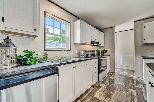 Building Photo - 4075 Lookout Ln