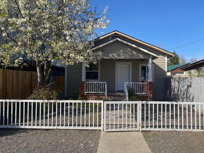 Building Photo - P0148 - 423 Berrydale***