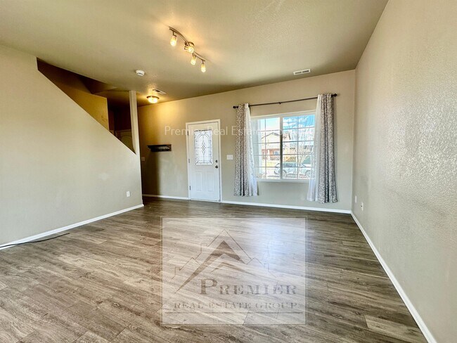 Building Photo - 3864 Saguaro Cir