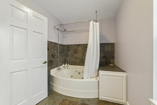 Building Photo - 4132 Matia Dr