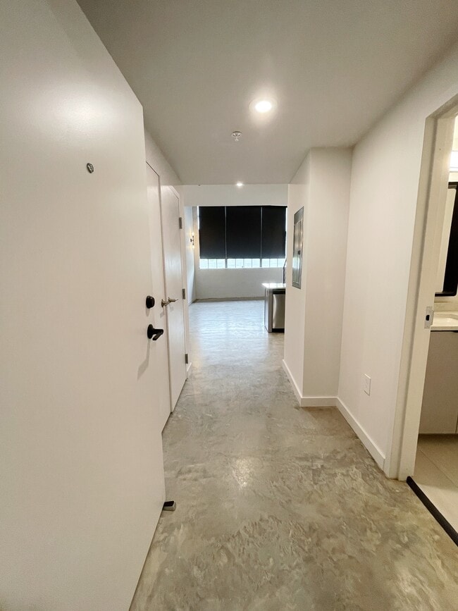 Building Photo - 193 S Saint Andrews St