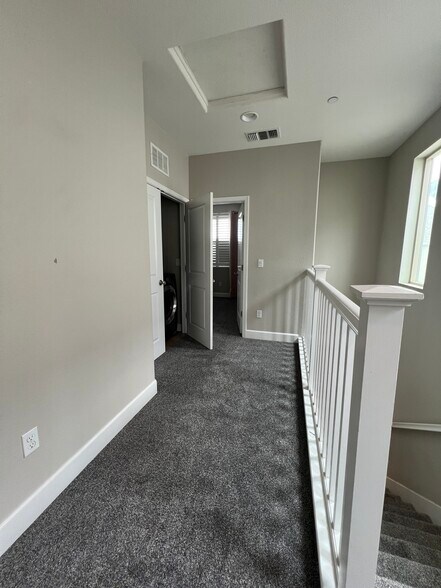 top floor laundry area with LG dryer and washer - 2904 Worthing Cmn