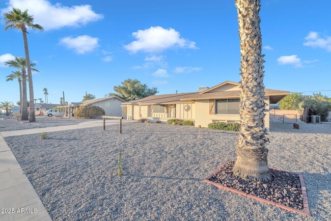 Building Photo - 10314 W Sun City Blvd