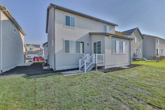 Building Photo - 1062 W Osprey Dr
