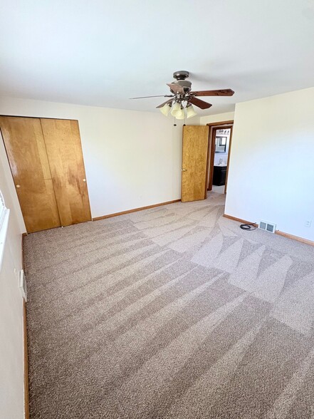 Building Photo - 231 Greenmeadow Dr