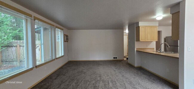 Building Photo - 3 Bedroom 2 bath in Lake Limerick