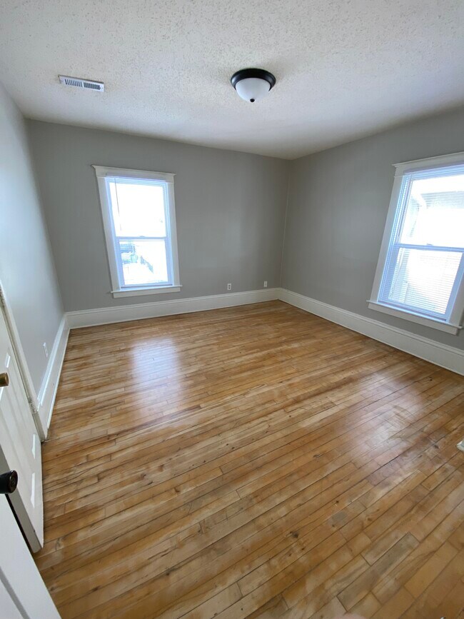 Building Photo - 2901 28th Ave S