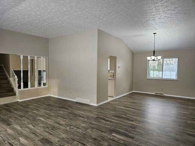 Building Photo - 3589 Delmar Dr