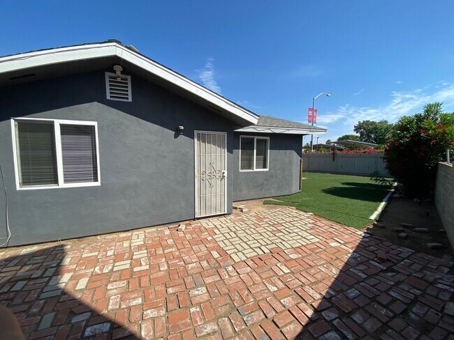 Building Photo - 8BD/3BA, Large Yard w/ Turf! (Lease out, pending signatures. Check back in a few days!)