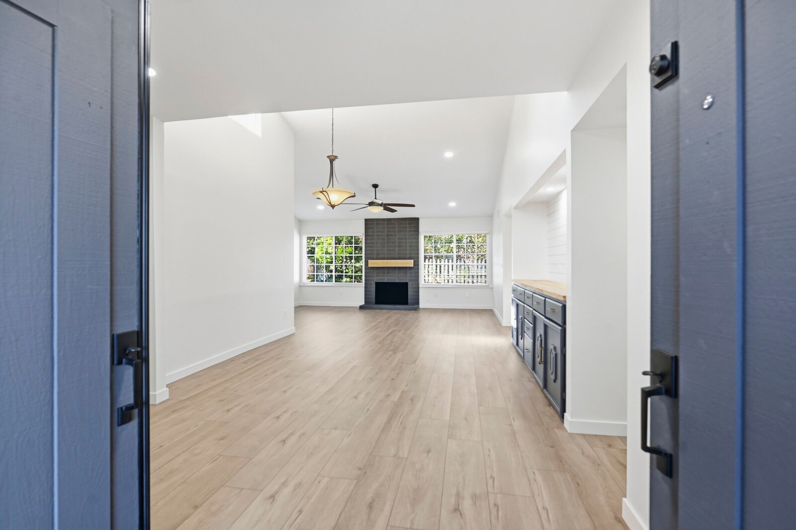 Building Photo - 362 Via Los Arcos