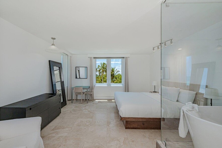 Building Photo - 2301 Collins Ave