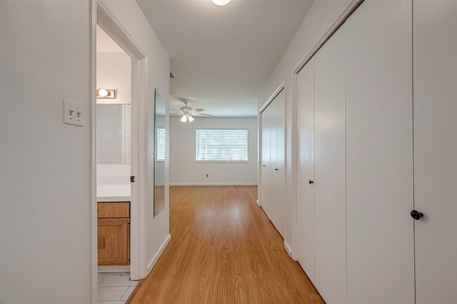 Building Photo - 810 Richvale Ln