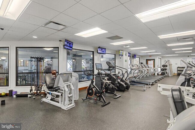 Building Photo - 205 Yoakum Pkwy