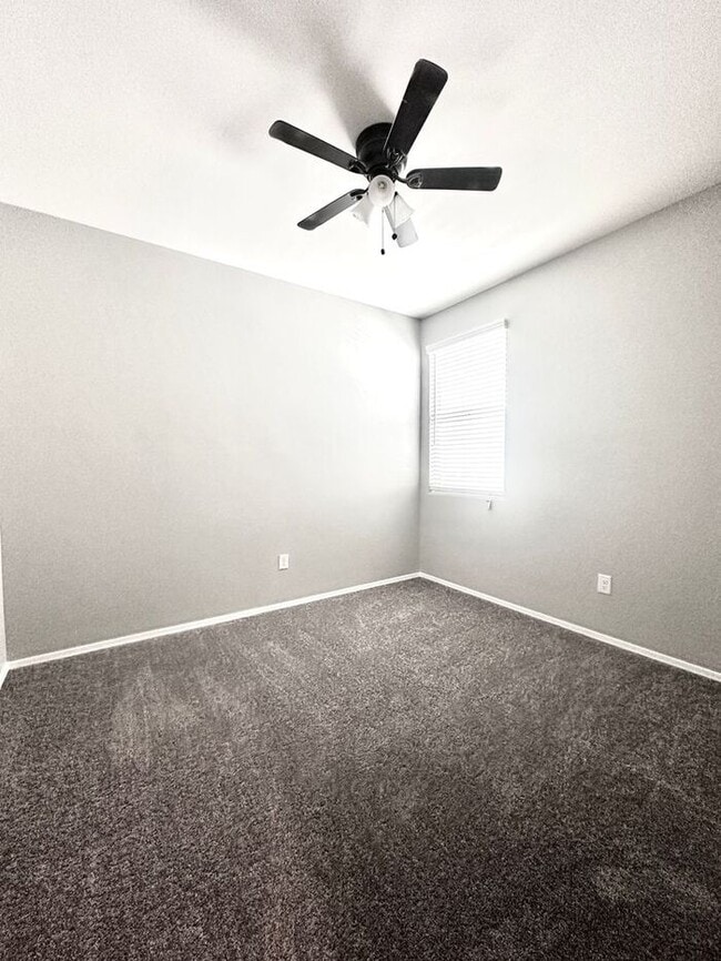 Building Photo - Stunning 4-bedroom, 2-bathroom home located in the vibrant community of Sahuarita, AZ