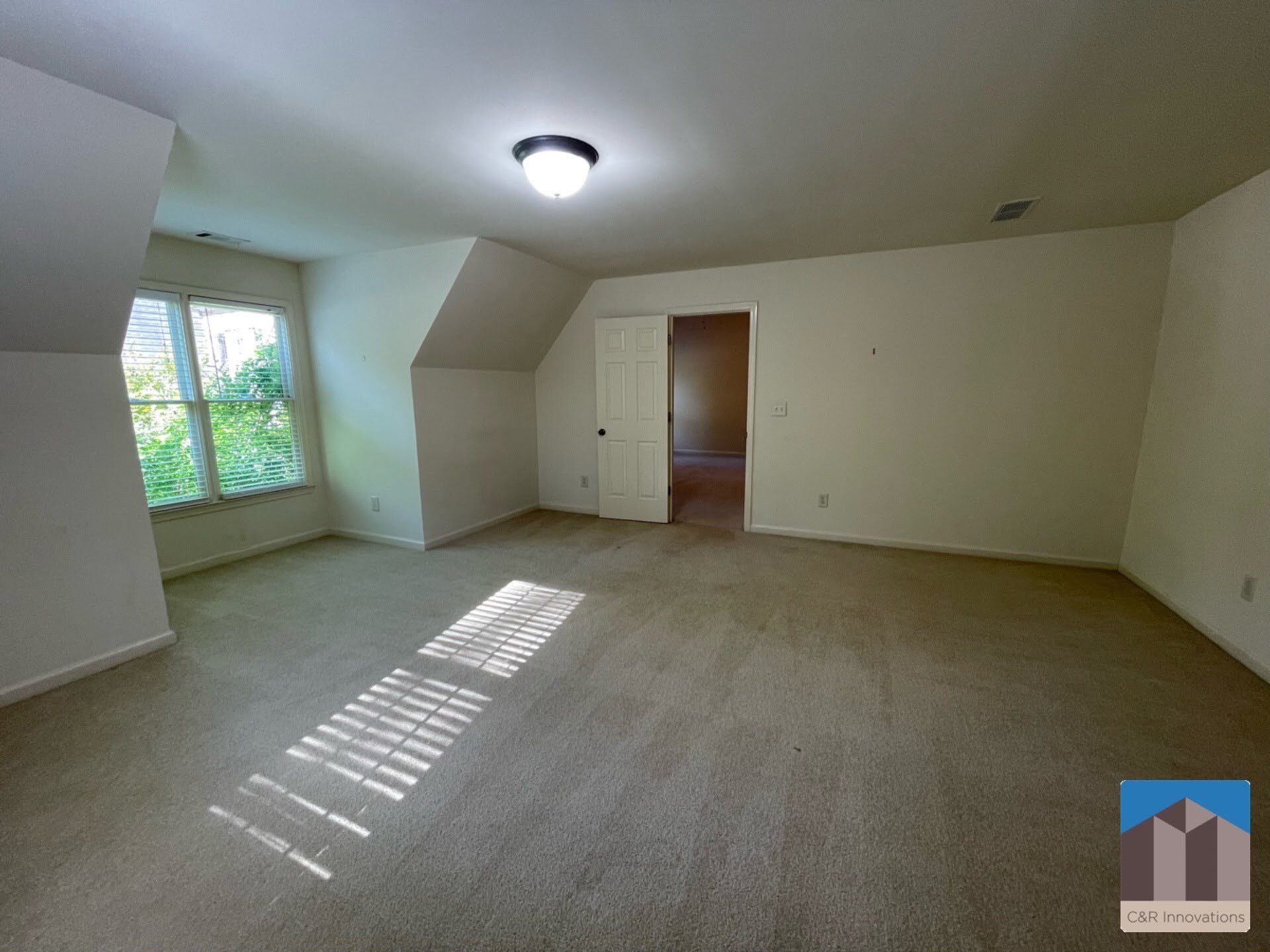 Building Photo - 1377 Greencrest Ct