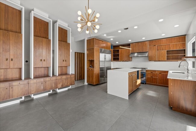 Building Photo - 9 Maple Ln