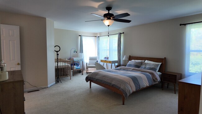 Building Photo - Spacious 4-Bed Gem with Balcony, Vaulted Ceilings, and Attached Garage in Loveland