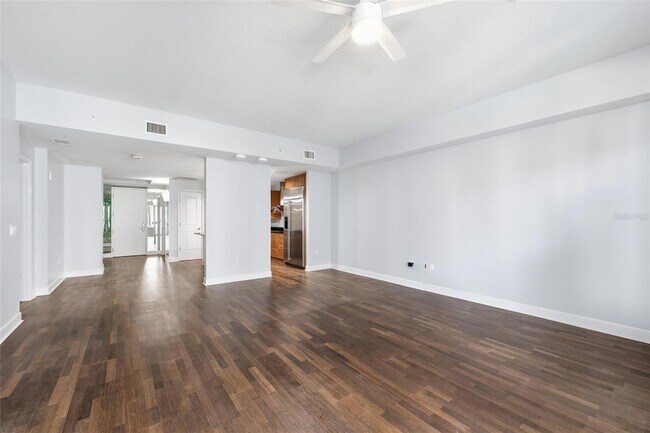 Building Photo - 100 S Eola Dr