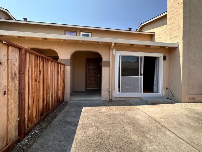 Building Photo - 1355 Sage Hen Way