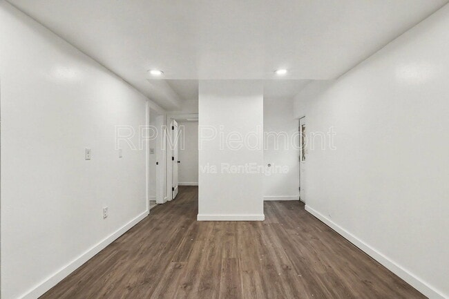 Building Photo - 2496 Lester St