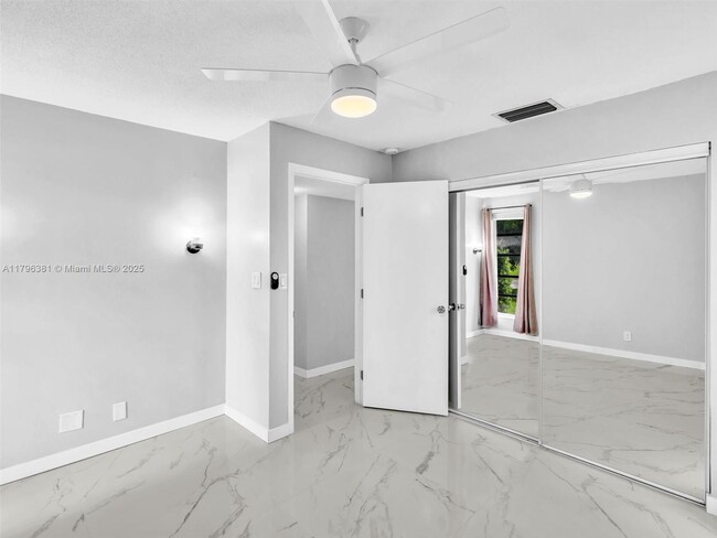 Building Photo - 1281 SW 32nd St