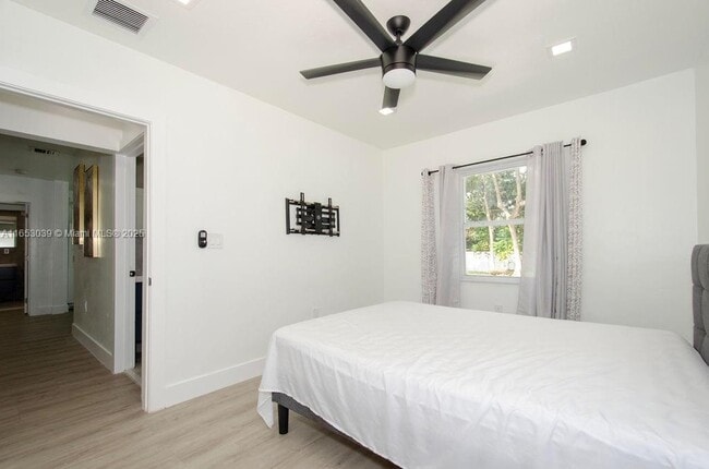 Building Photo - 935 NE 129th St