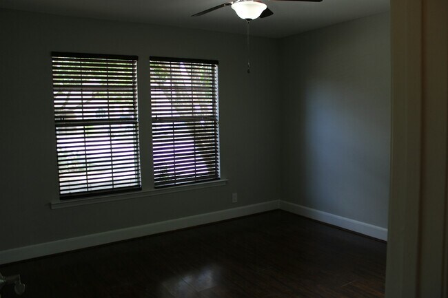 Building Photo - 1313 Casa Vale Dr