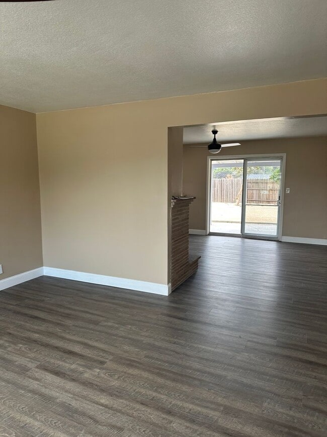 Building Photo - 3135 Courtney Dr