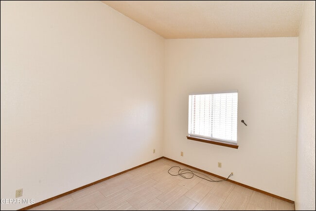 Building Photo - 4872 Maureen Cir