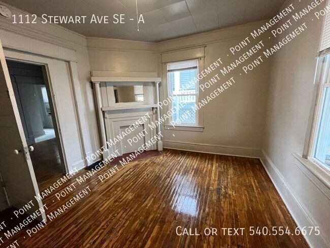 Building Photo - 1112 Stewart Ave SE