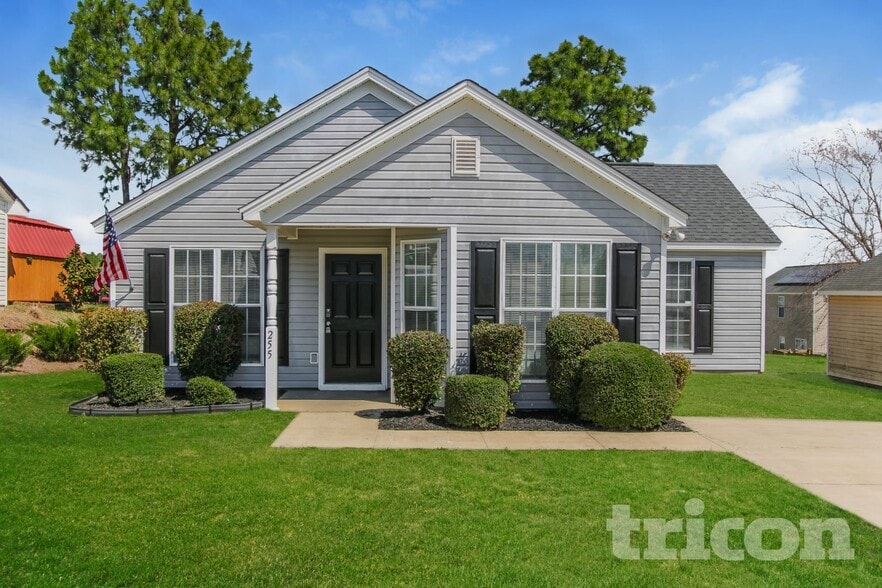 Building Photo - 255 Legend Oaks Dr