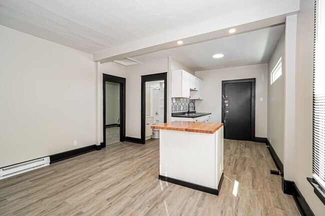 Building Photo - 98-100 N Hague Ave