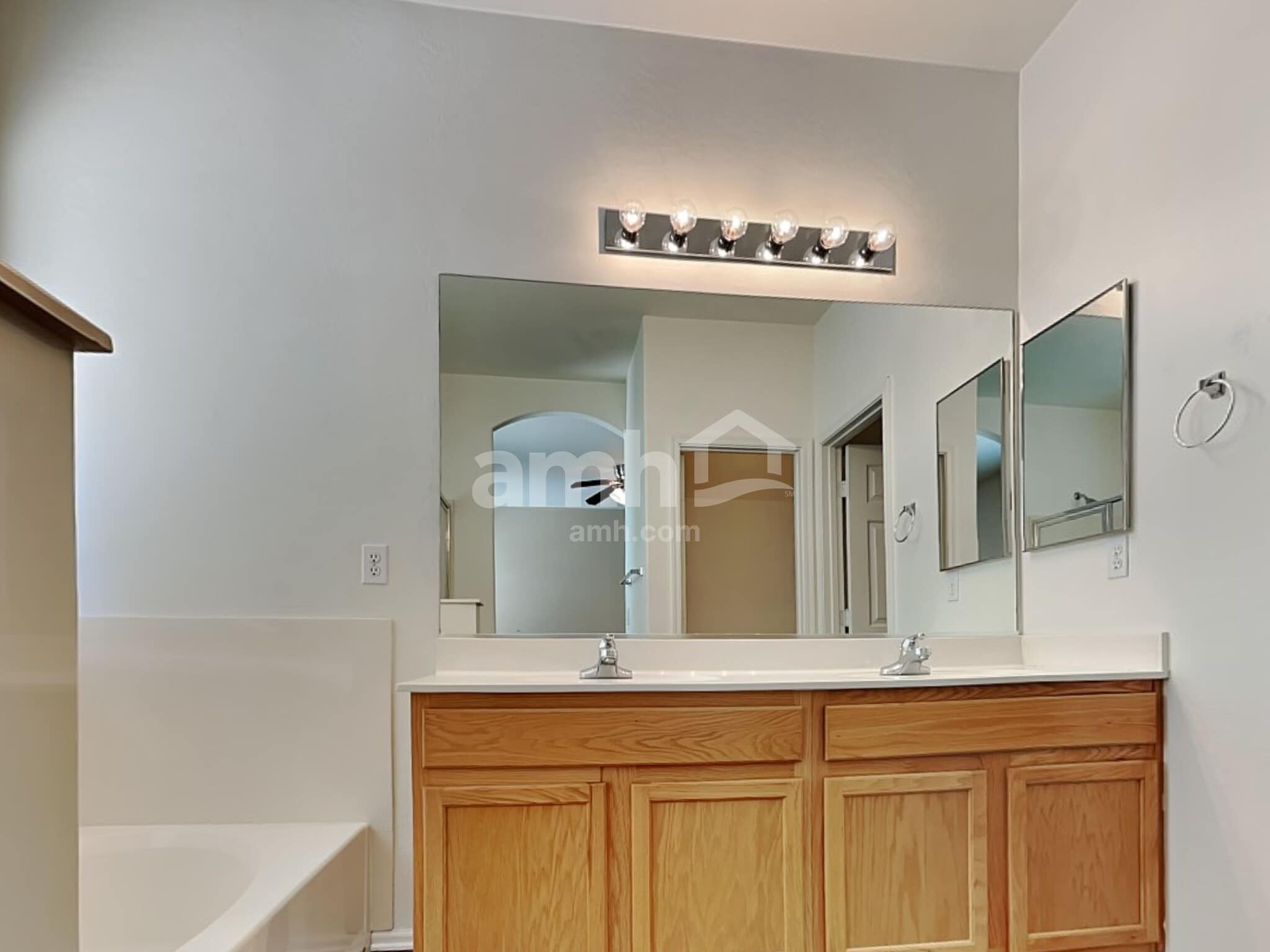 Building Photo - 1509 S 123rd Dr