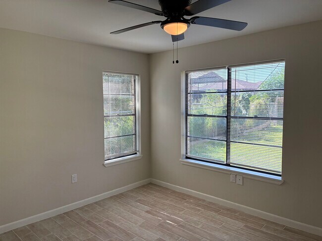 Building Photo - 705 Bustamante St