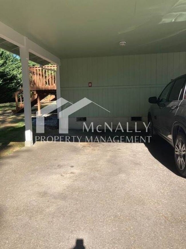 Building Photo - 2 Bedroom, 1.5 Bathroom Townhouse in Port ...