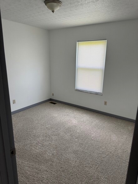 Building Photo - 475 Broadview Ct