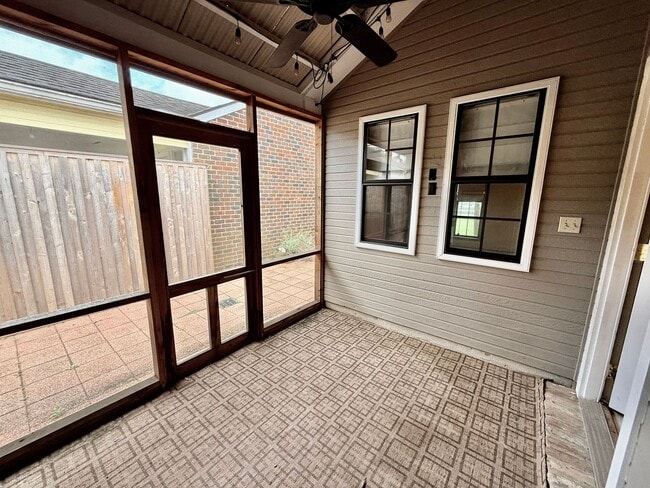 Building Photo - Spacious 3BR/2BA Home in Terre Haute – Fireplace, Garage, Fenced Yard + Lawn Care Included