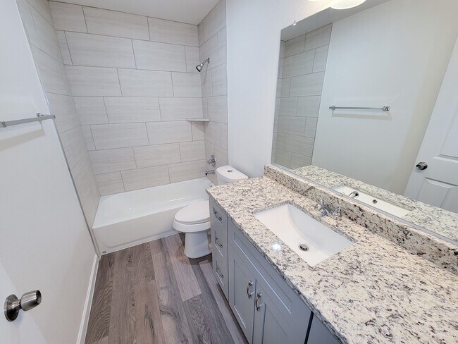 Building Photo - 413 S Market St