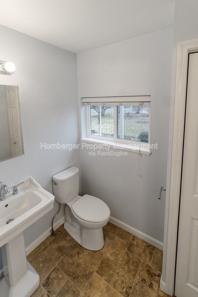 Building Photo - 2324 E South Crescent Ave