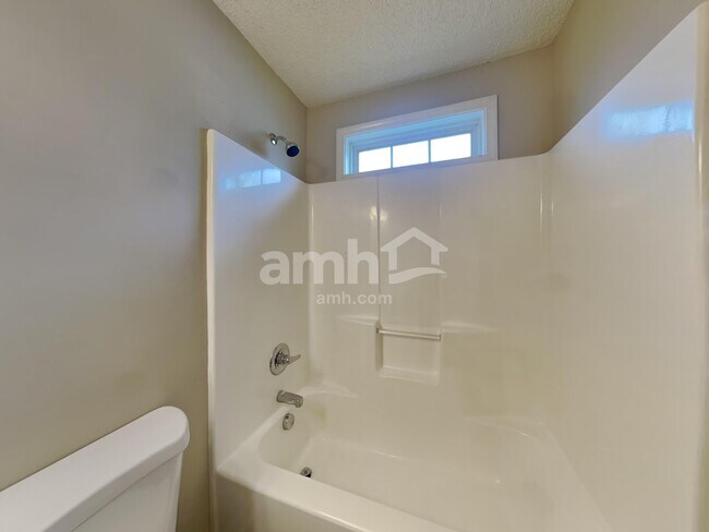 Building Photo - 6 Semmelrock Dr