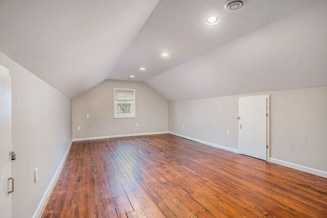 Building Photo - Fantastic, large remodeled 3-bed/1-bath ranch, unfinished basement & partially enclosed yard