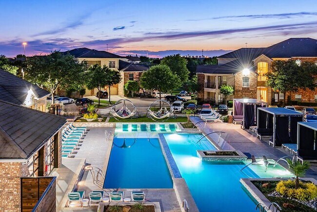 Building Photo - 6101 N Riverside Dr