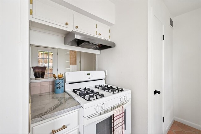 Building Photo - 1700 Houston St