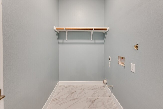 Building Photo - 4927 E Ridge Creek Dr