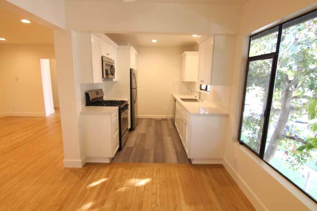 Building Photo - 1523 S Wooster St