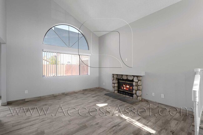 Building Photo - 464 E Jarvis St