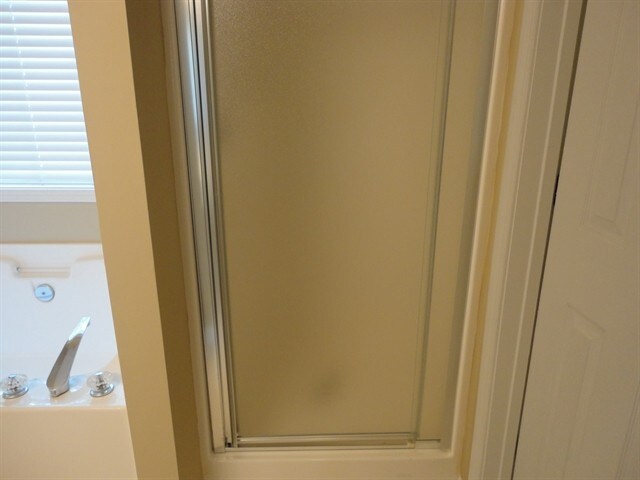 Building Photo - 142 Candle Ln