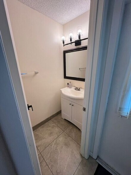 Building Photo - 3701 Savoy Ln