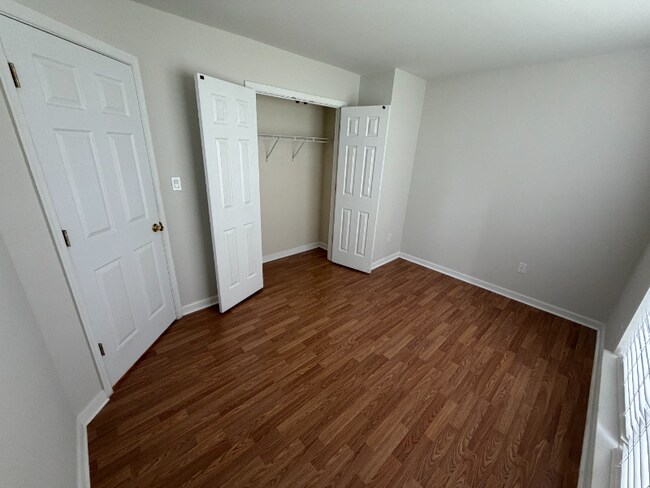 Building Photo - 45 Anchor Ln