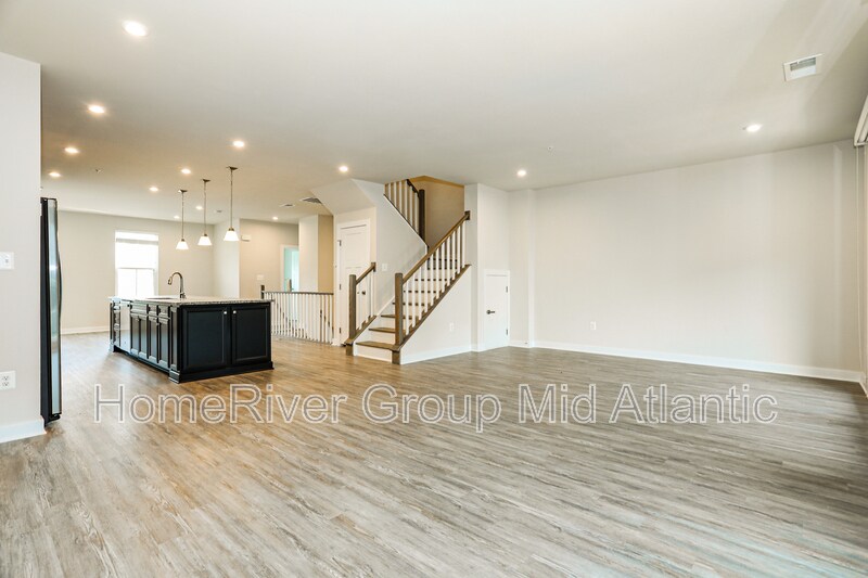 Building Photo - 10013 -B Ruffian Wy